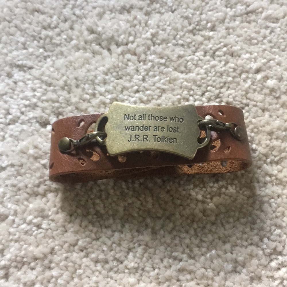 Adjustable length leather bracelet